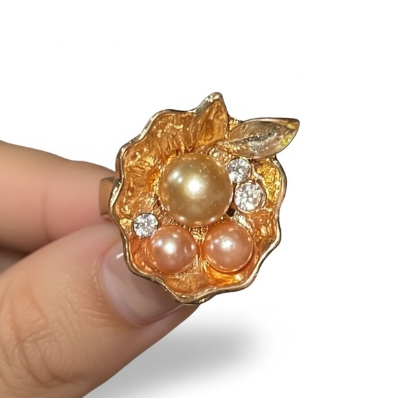 Vintage Statement Cocktail Ring – Gold Tone with Faux Pearls & Rhinestones - Picture 3 of 8